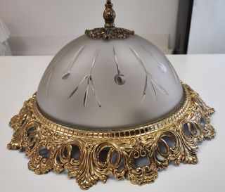 Lámpara de techo con marco dorado