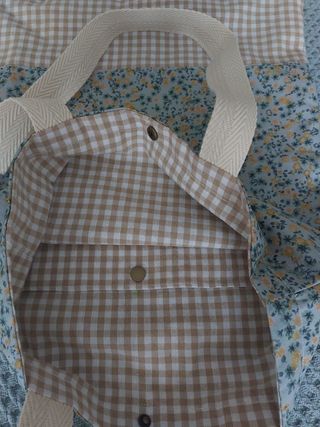 Bolsa artesanal nueva de flores y vichy