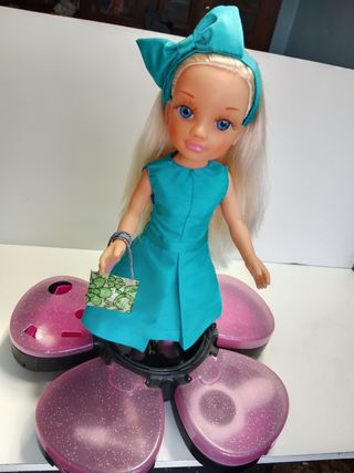 Tocador y muñeca nancy + complementos 25