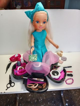 Tocador y muñeca nancy + complementos 25
