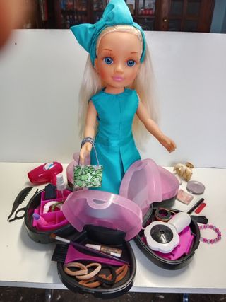 Tocador y muñeca nancy + complementos 25