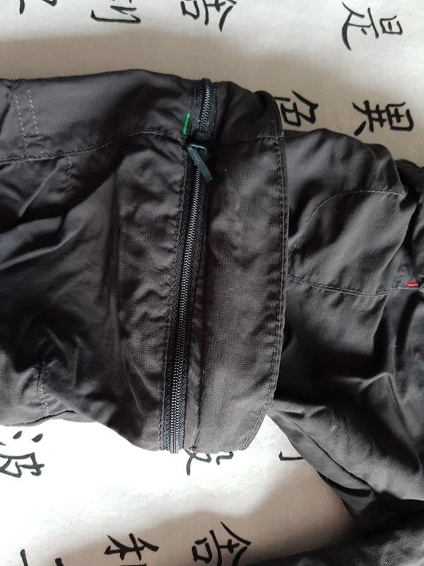 Pantaloni da trekking decathlon. Tg 8/9 anni.