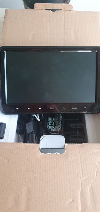 DVD y cascos para reposacabezas coche