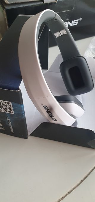 DVD y cascos para reposacabezas coche