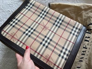 cartera porta documentos Burberry