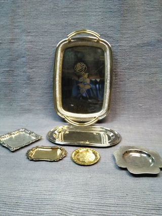 Bandeja de plata y metal