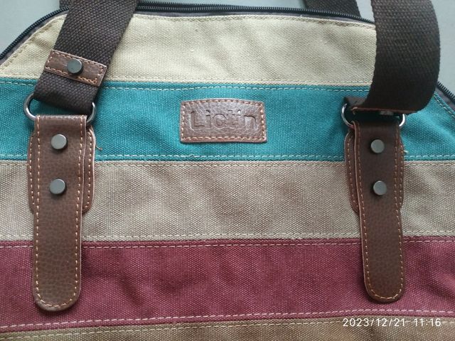 BOLSO QUE COMBINA PRÁCTICAMENTE CON TO