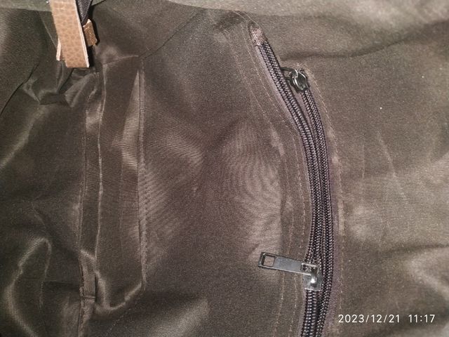 BOLSO QUE COMBINA PRÁCTICAMENTE CON TO