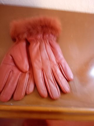 guante de piel marrones