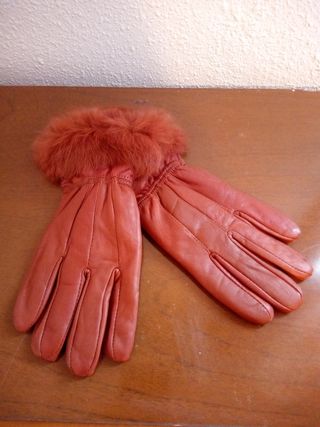 guante de piel marrones