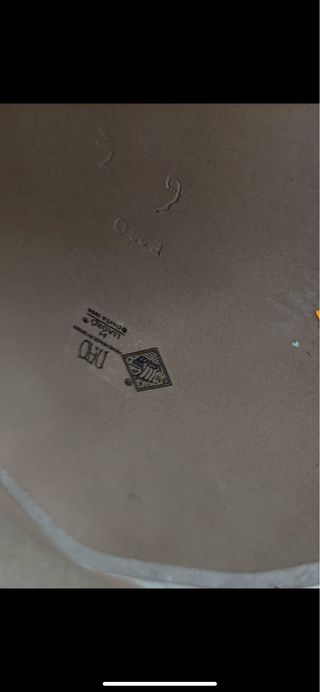 lladros mujer con un sombrero