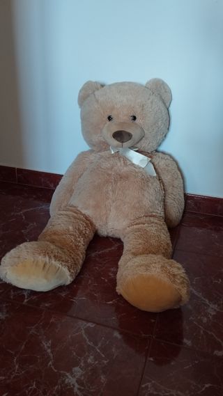 Oso grande de peluche