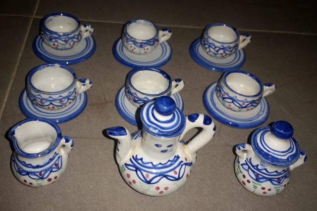 JUEGO DE CAFÉ EN MINIATURA DE PORCELANA, AÑOS 90