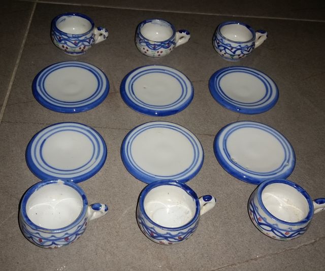 JUEGO DE CAFÉ EN MINIATURA DE PORCELANA, AÑOS 90