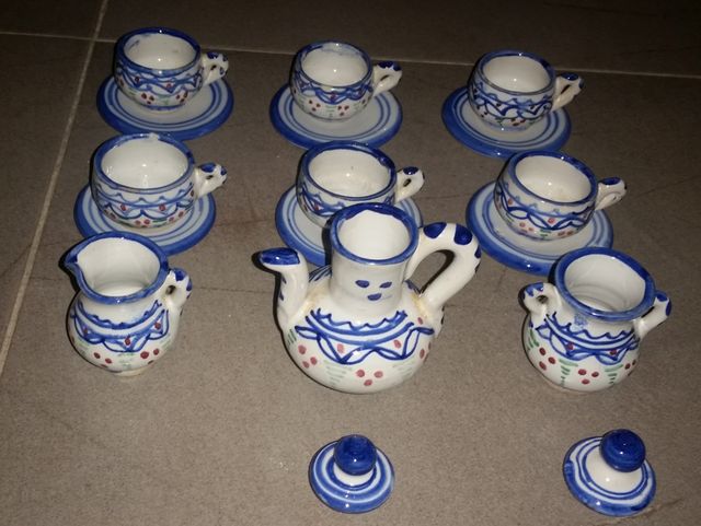 JUEGO DE CAFÉ EN MINIATURA DE PORCELANA, AÑOS 90