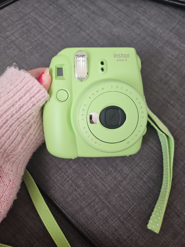 Polaroid instax mini 9