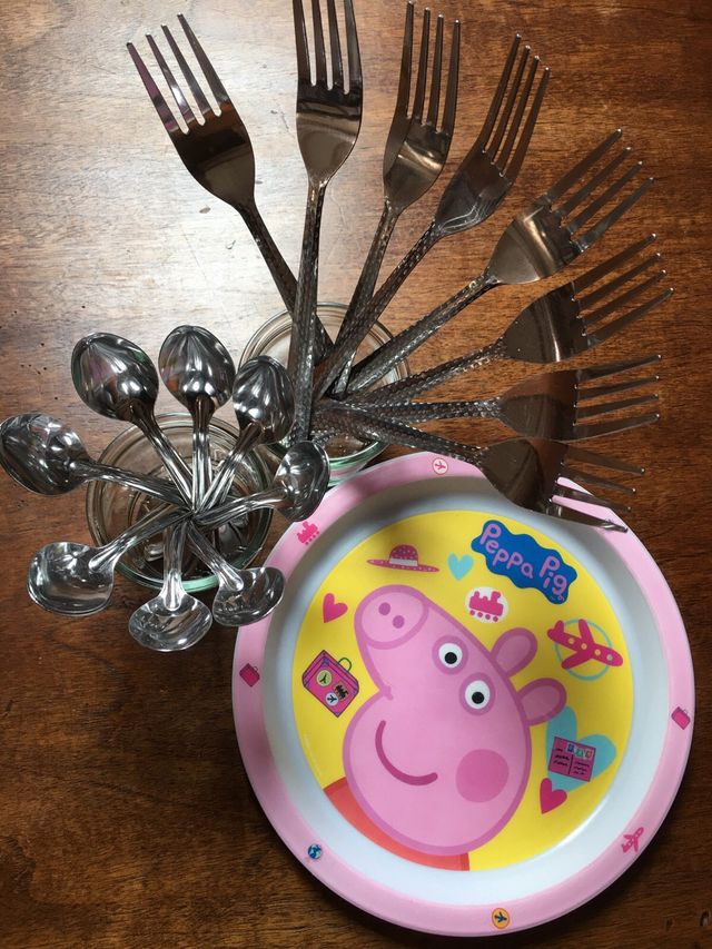 Lote tenedores, cucharillas y plato Peppa Pig