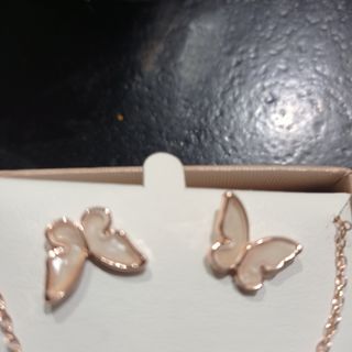 Conjunto de gargantilla y pendientes
