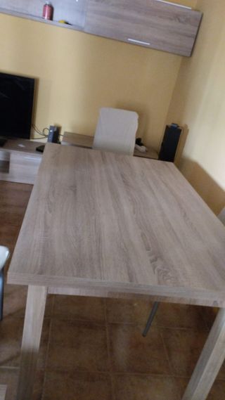 mesa extensible de dos metros abierta.