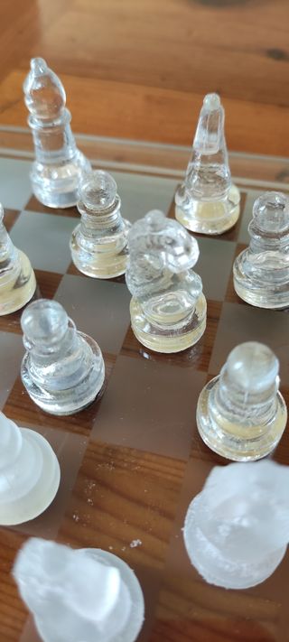 Bellissima dama in vetro con pedine