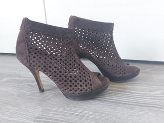 Botines marrones ante calados