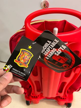 michila con carrito de seleccion espańola