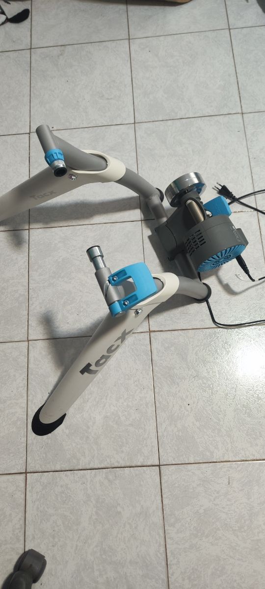 Rodillo inteligente tacx flow smart 800