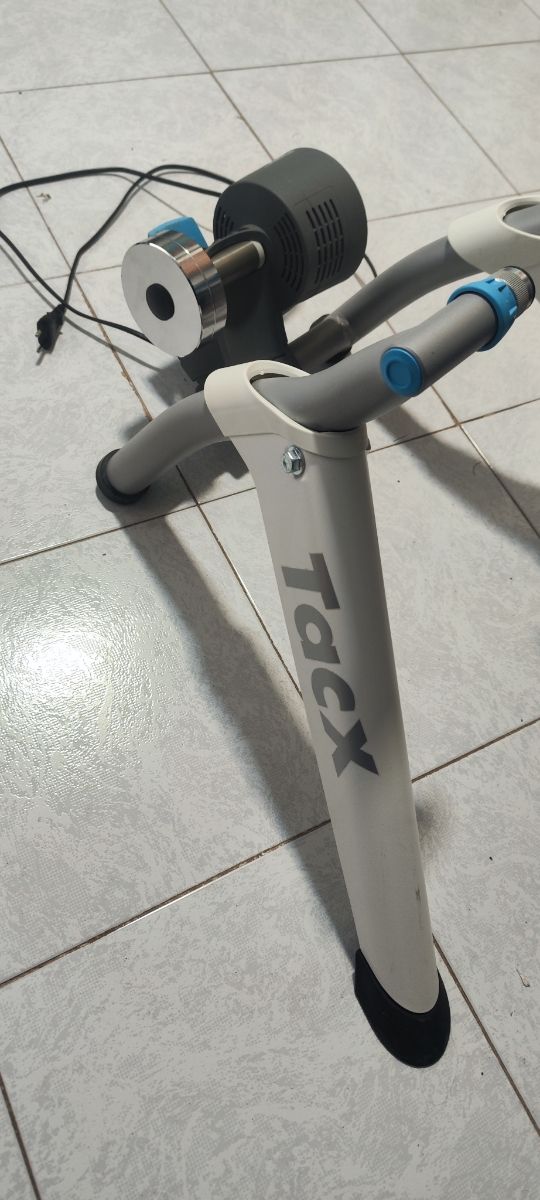 Rodillo inteligente tacx flow smart 800
