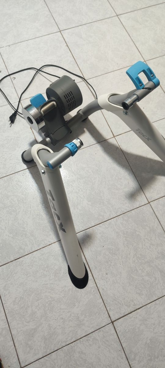 Rodillo inteligente tacx flow smart 800