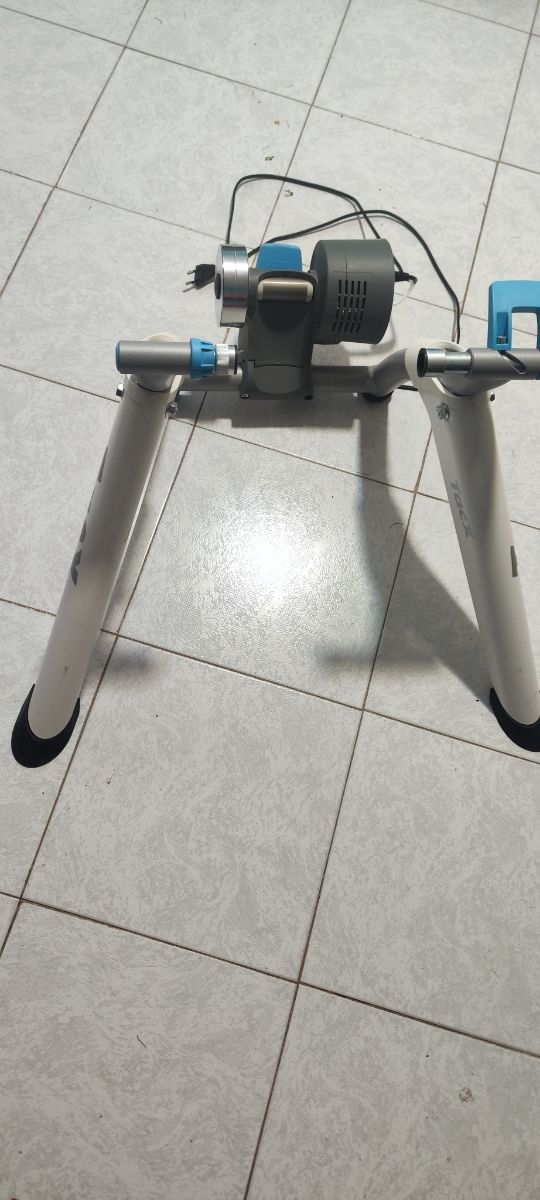 Rodillo inteligente tacx flow smart 800