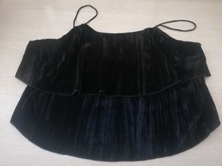 Top negro de terciopelo