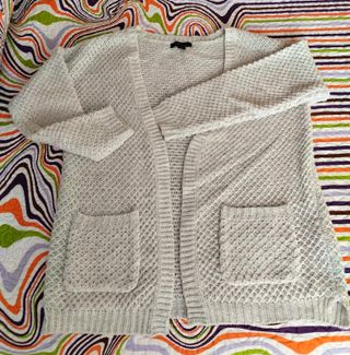 Lote 11 - 2 Sobrecamisas de punto