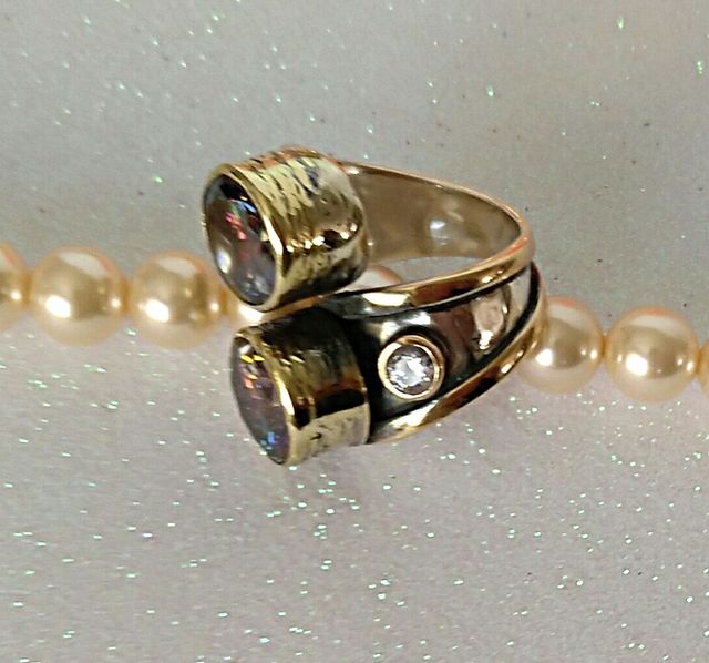 Anillo plata 925,oro y gemas irisadas