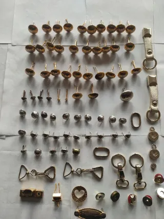 Patas metálicas y accesorios para bolsos,maletas .