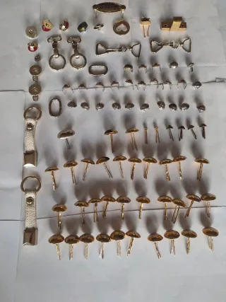 Patas metálicas y accesorios para bolsos,maletas .