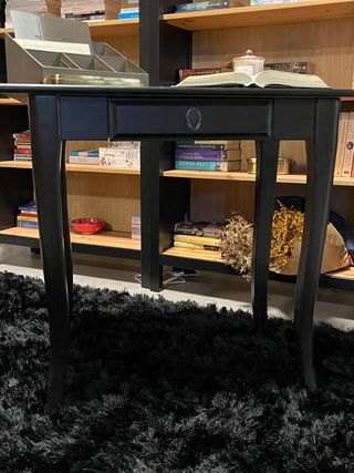 Silla metálica en color negro