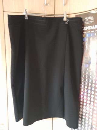 Falda Recta, talla 54.