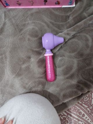 maletín y libro de la doctora juguetes