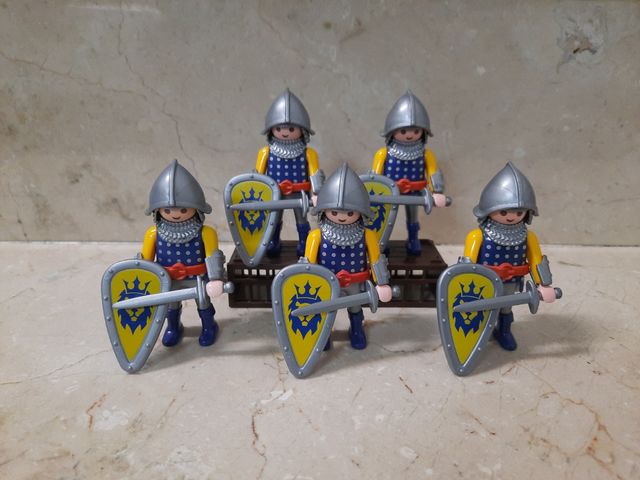 Playmobil medieval. 5 soldados del león.