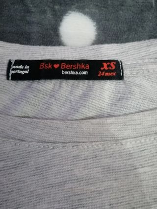 camiseta ☠️chica Bershka 