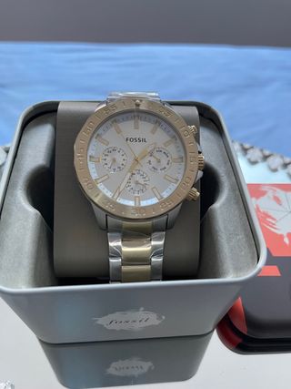 vendo reloj fossil nuevo sin estrenar.