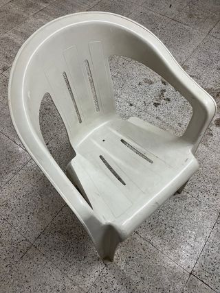 sillas terraza blancas