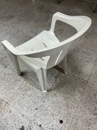 sillas terraza blancas