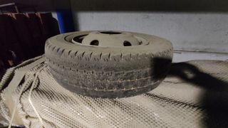 Rueda con llantas