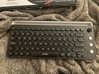 Teclado Acteck Uni Comp TI685