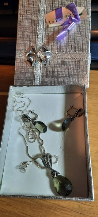 Conjunto pedrería verde de fiesta