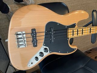 Bajo Fender Squire CV 70s MN NAT