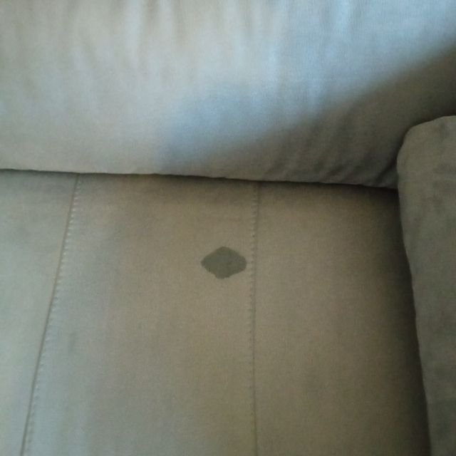 Sofá de tres plazas, color gris