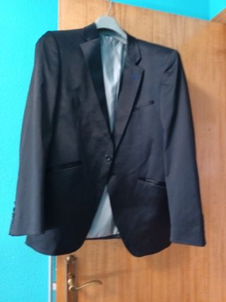Chaqueta negra raso