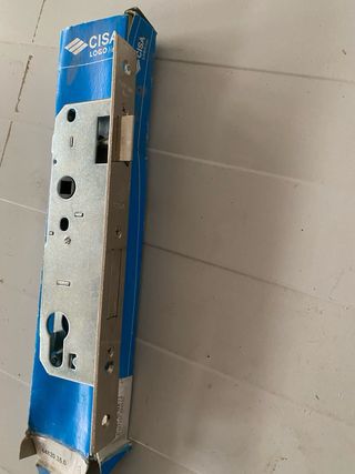 cerradura marca cisa